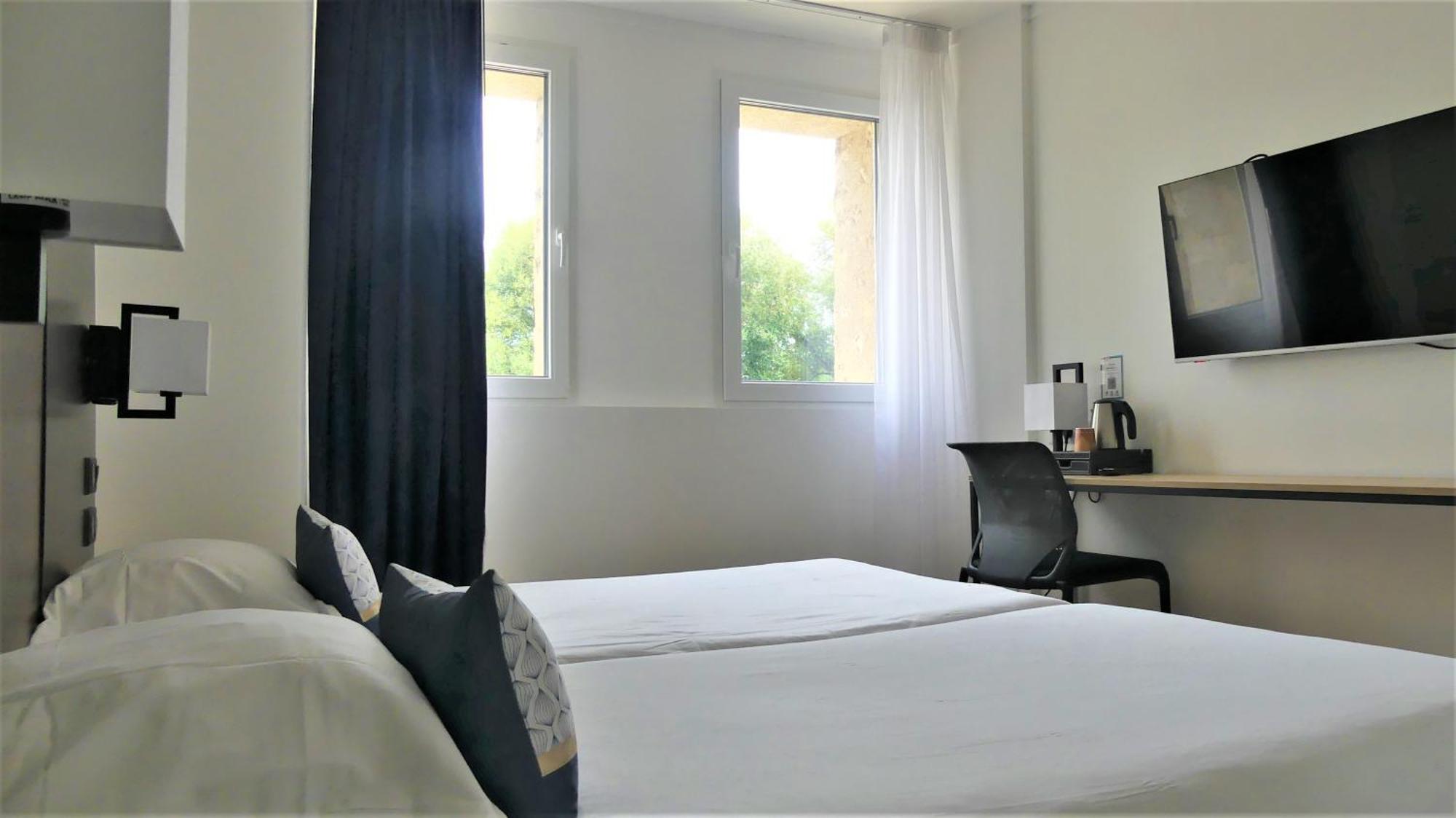 Hotel Abbaye Du Golf De Lesigny Kültér fotó