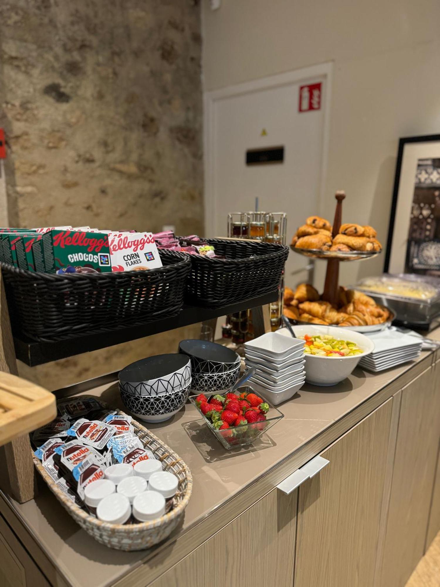 Hotel Abbaye Du Golf De Lesigny Kültér fotó