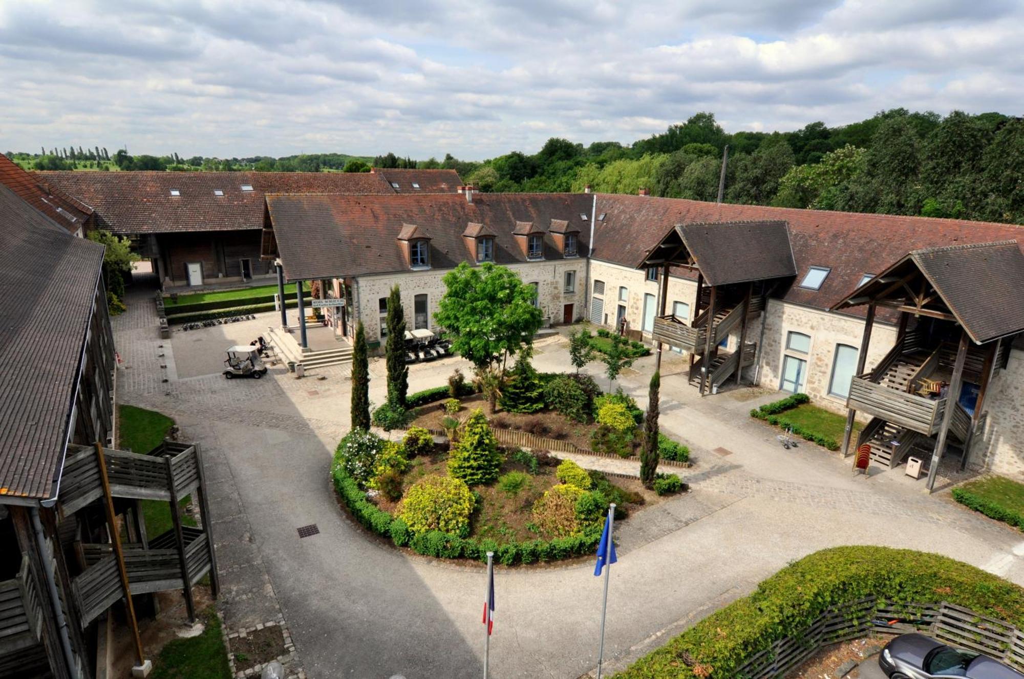 Hotel Abbaye Du Golf De Lesigny Kültér fotó