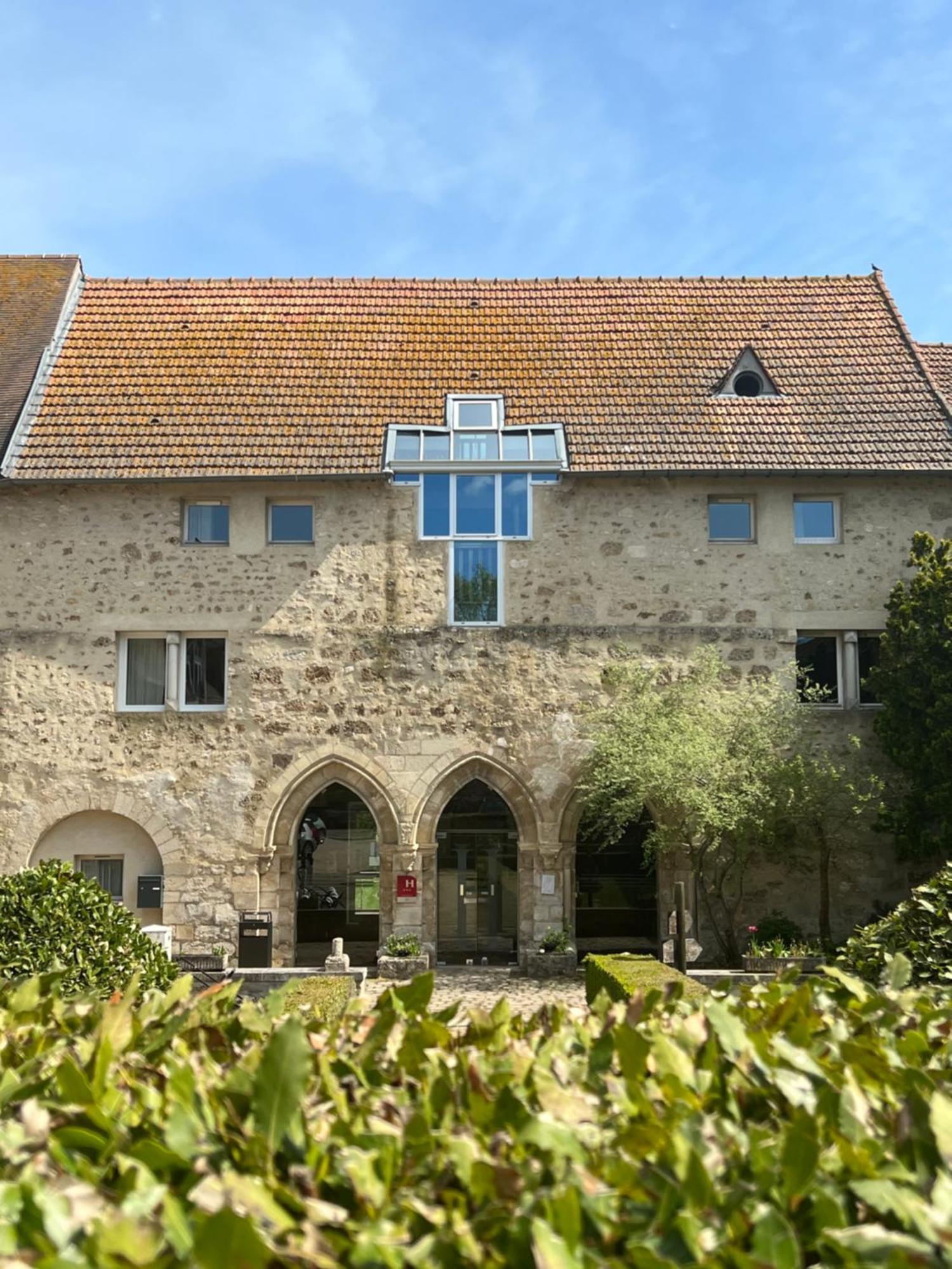 Hotel Abbaye Du Golf De Lesigny Kültér fotó